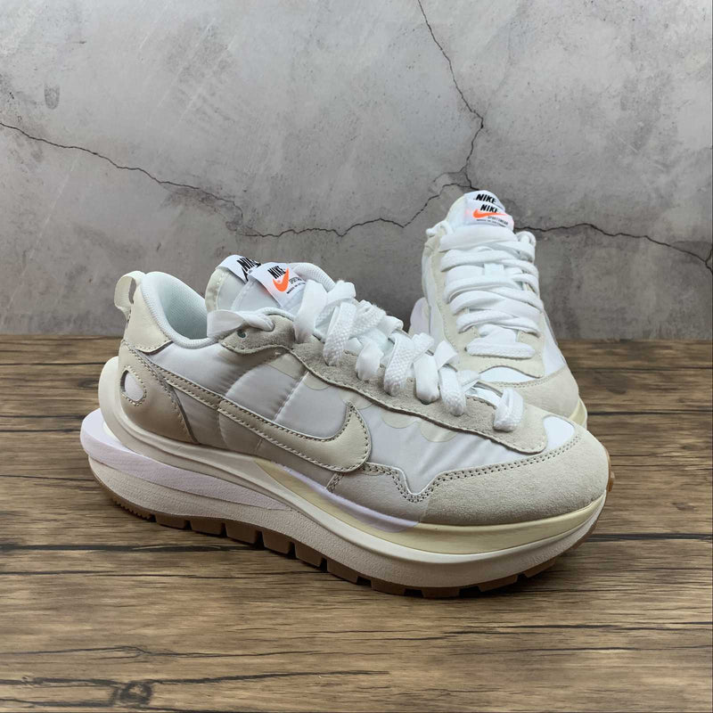 Nike Sacai - Vaporwaffle - White / Grey - White