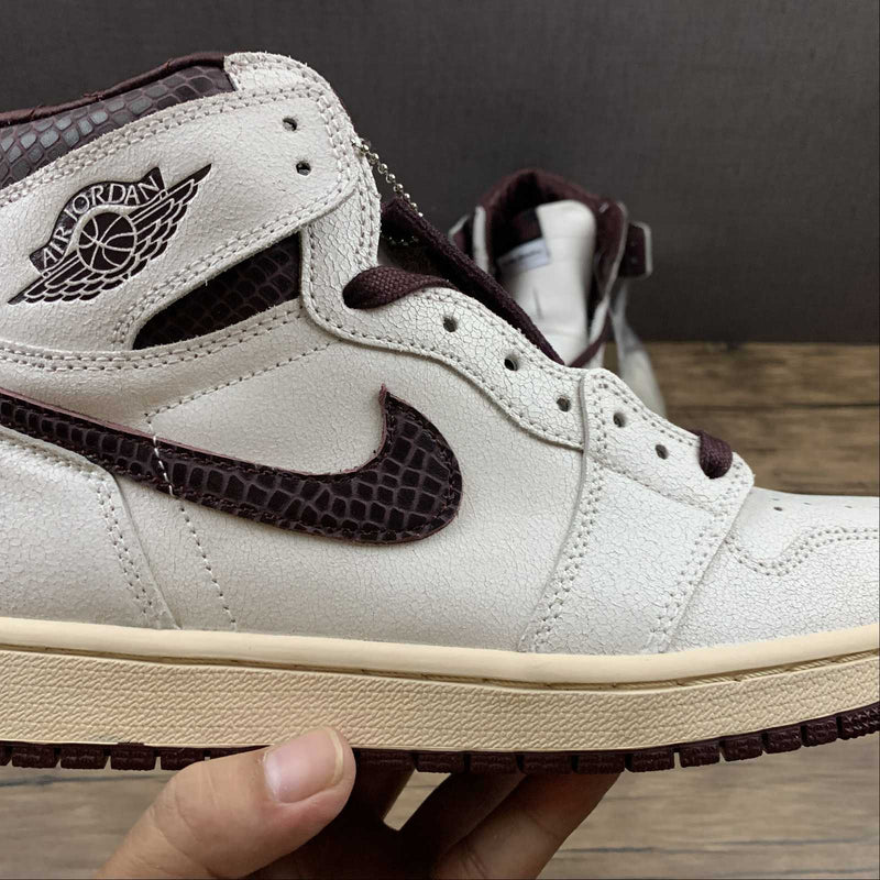 Nike Air Jordan 1 - Retro High OG - White / Brown Red