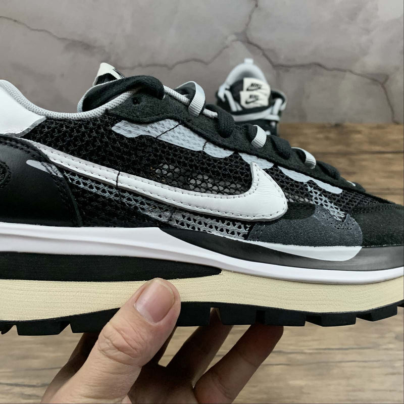 Nike Sacai - Vaporwaffle - Black / Summit White