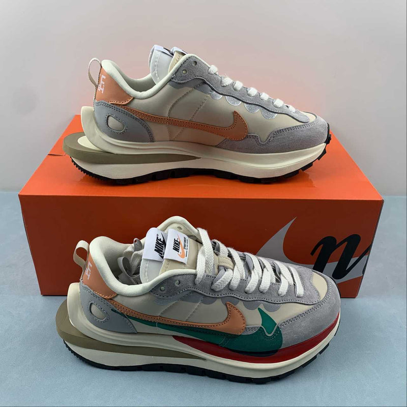 Nike Sacai - Vaporwaffle - Rice Noodles / Grey / Red