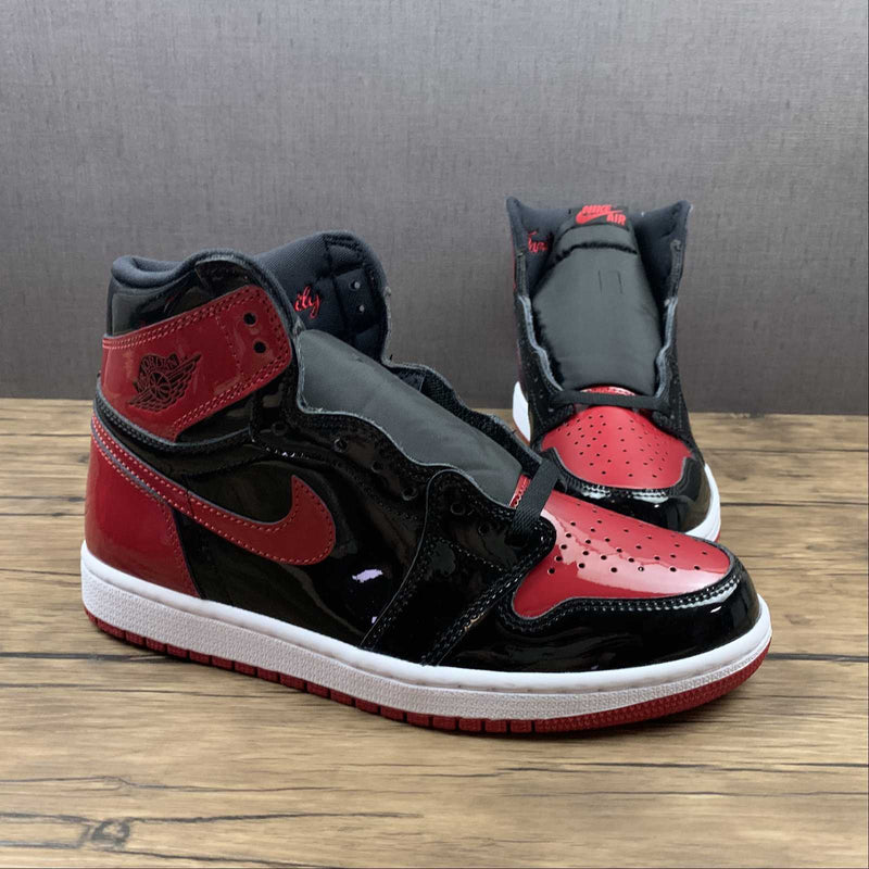 Nike Air Jordan 1 - Retro High OG - Black / GYM Red - Patent Bred