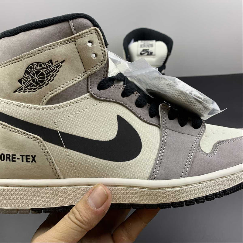 Nike Air Jordan 1 - Retro High OG - Sail / Light Bone - College Grey - Black