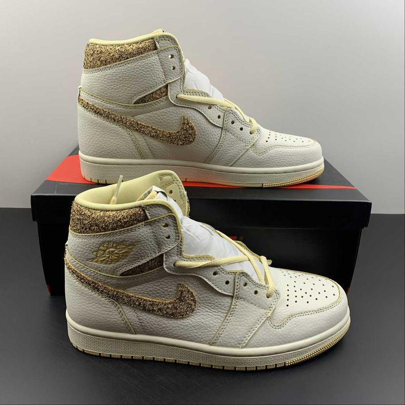 Nike Air Jordan 1 Retro High OG - Sail Pale Vanilla - Black