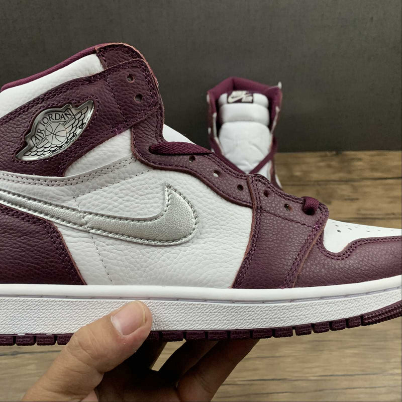 Nike Air Jordan 1 - Retro High OG - Bordeaux / White - Black