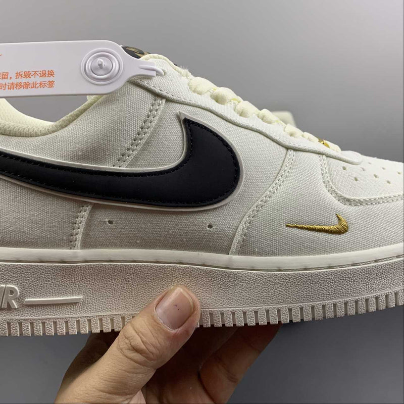 Nike Air Force 1 - '07 - Beige / Black / Gold