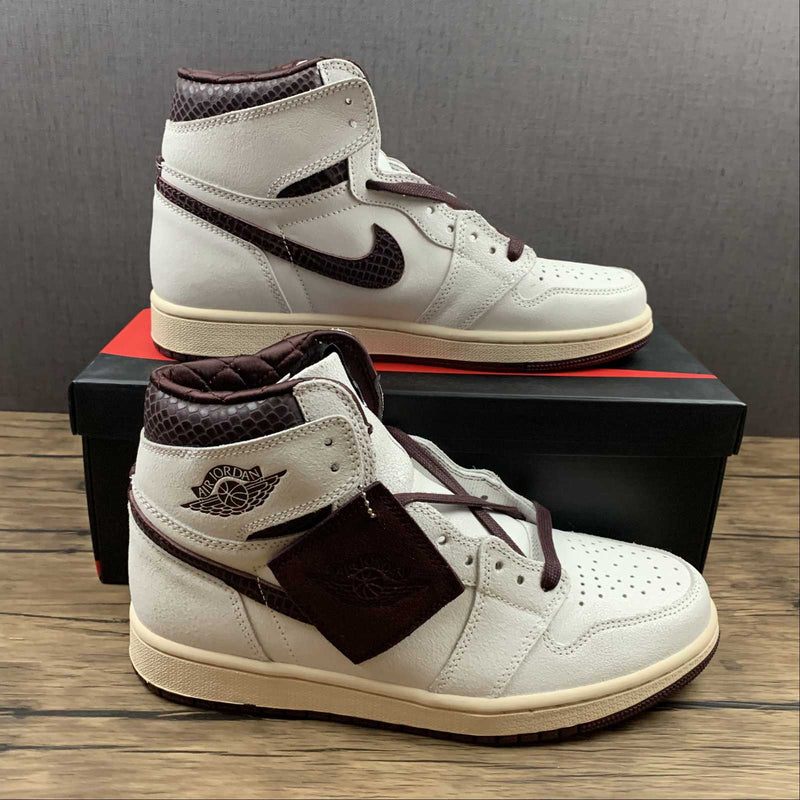 Nike Air Jordan 1 - Retro High OG - White / Brown Red