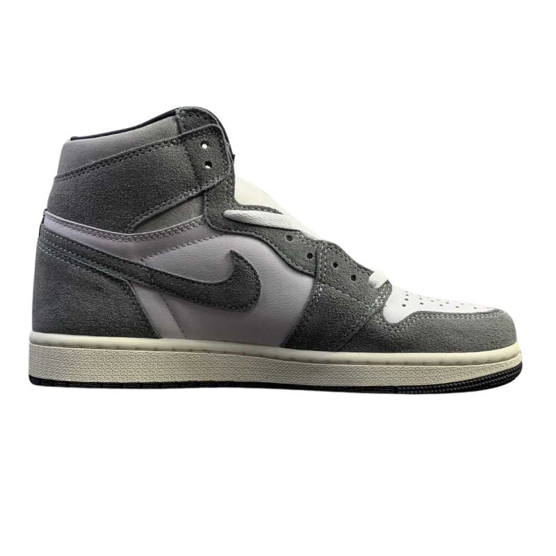 Nike Air Jordan 1 - Retro High OG - Black / Fire Red - Light Smoke Grey