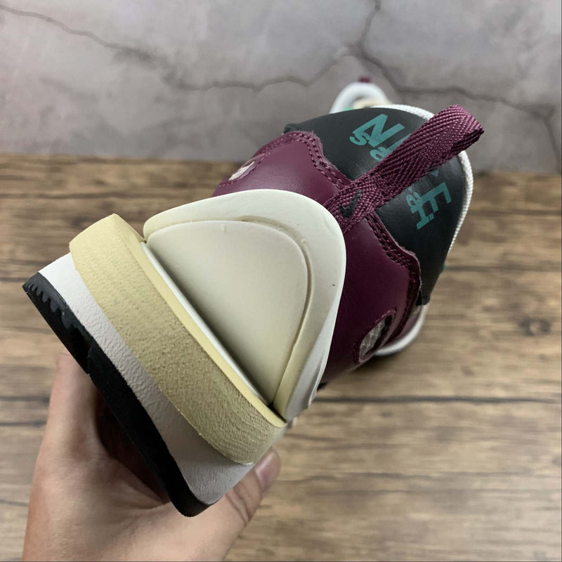 Nike Sacai - Vaporwaffle - Gray / Wine Red - Green