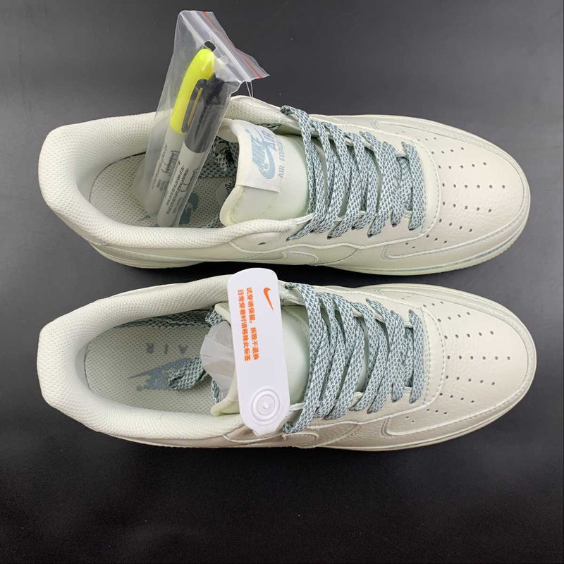 Nike Air Force 1 - '07 - SU19 - Off white / Light Blue