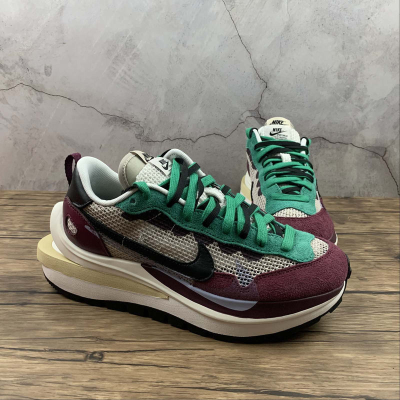 Nike Sacai - Vaporwaffle - Gray / Wine Red - Green