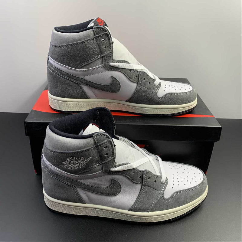 Nike Air Jordan 1 - Retro High OG - Black / Fire Red - Light Smoke Grey