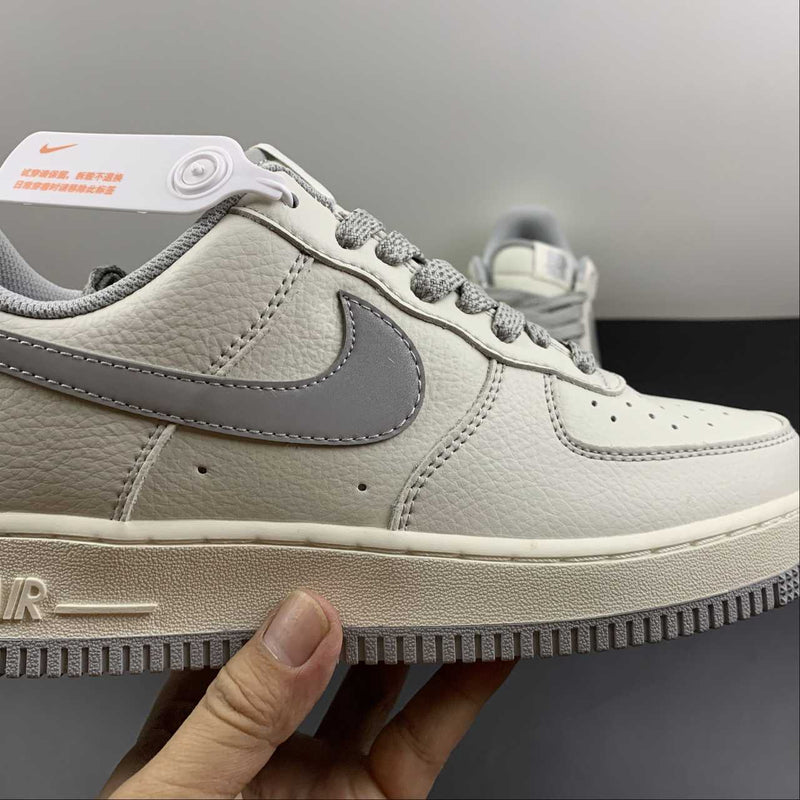 Nike Air Force 1 - '07 - SU19 - Beige / Bright Silver