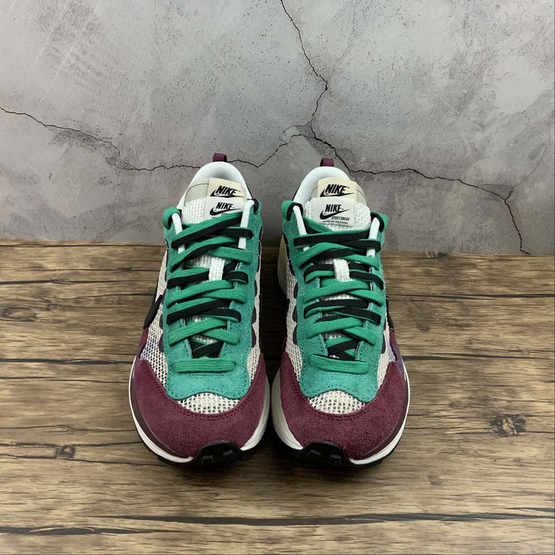 Nike Sacai - Vaporwaffle - Gray / Wine Red - Green