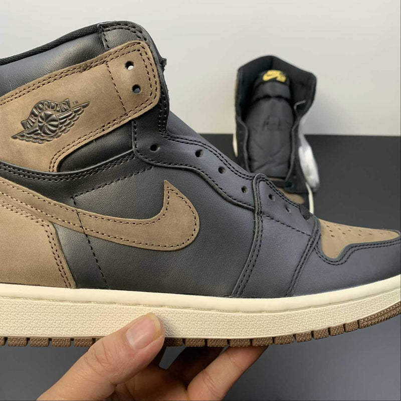 Nike Air Jordan 1 Retro High OG - Brown / Black