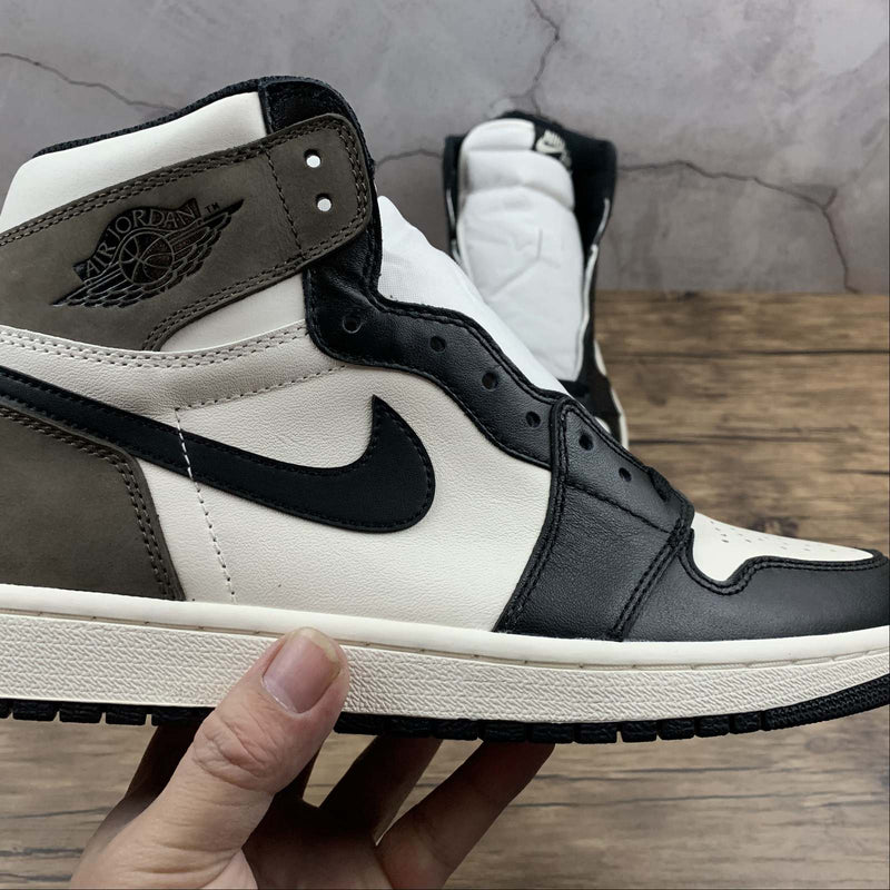 Nike Air Jordan 1 - Retro High OG - Sail / Black - Dark Mocha - Black