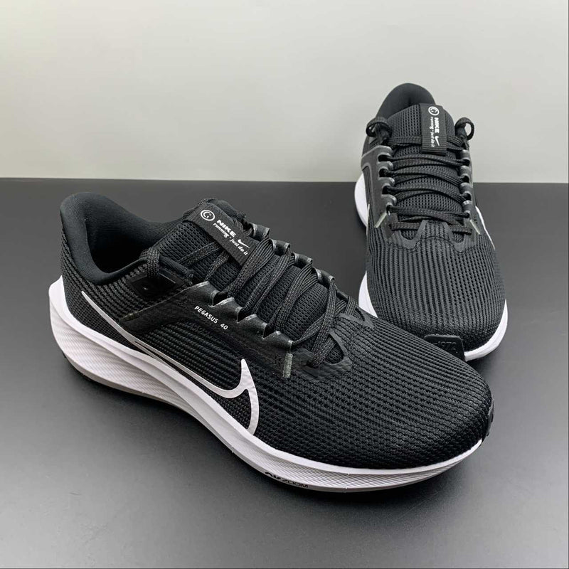 Nike Air Zoom - Pegasus 40 - Black / White - DK Smoke Grey