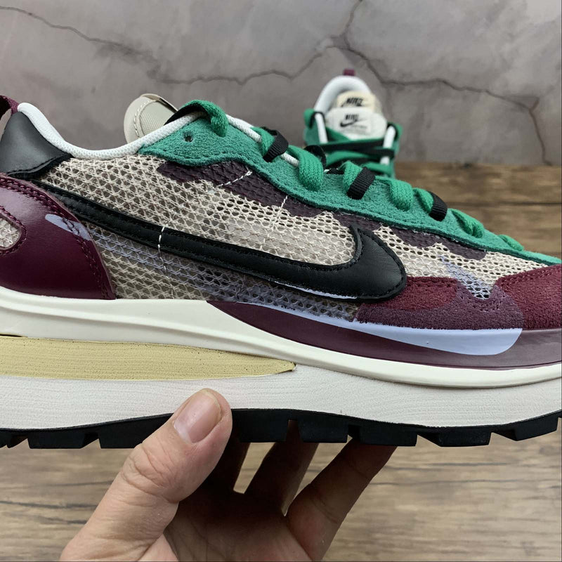 Nike Sacai - Vaporwaffle - Gray / Wine Red - Green