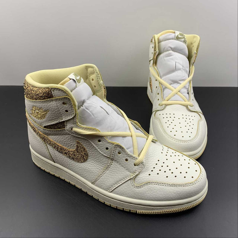 Nike Air Jordan 1 Retro High OG - Sail Pale Vanilla - Black