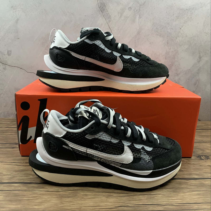 Nike Sacai - Vaporwaffle - Black / Summit White