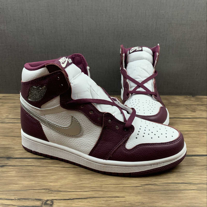 Nike Air Jordan 1 - Retro High OG - Bordeaux / White - Black