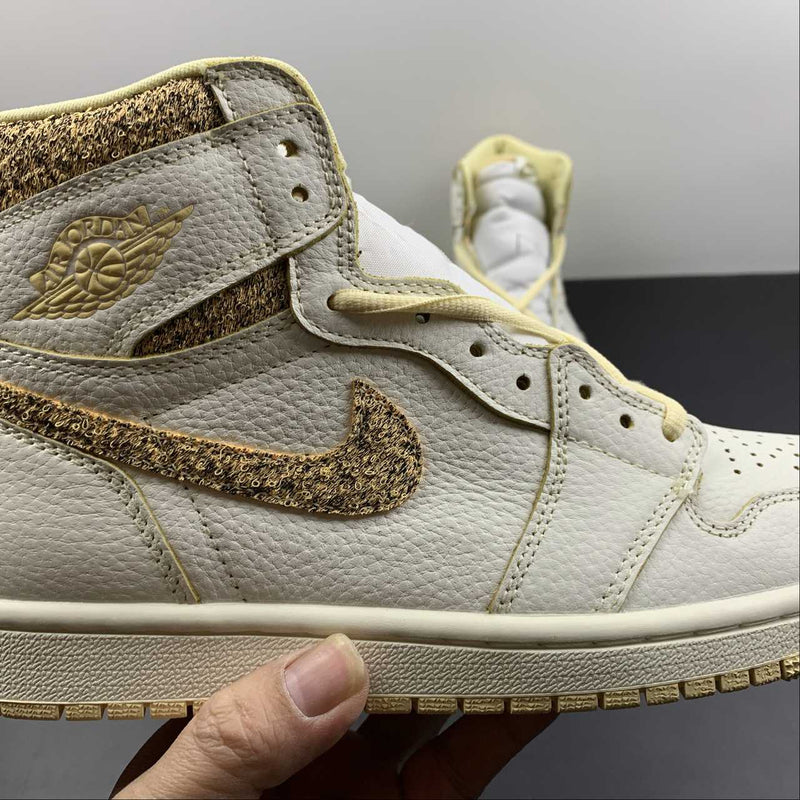 Nike Air Jordan 1 Retro High OG - Sail Pale Vanilla - Black