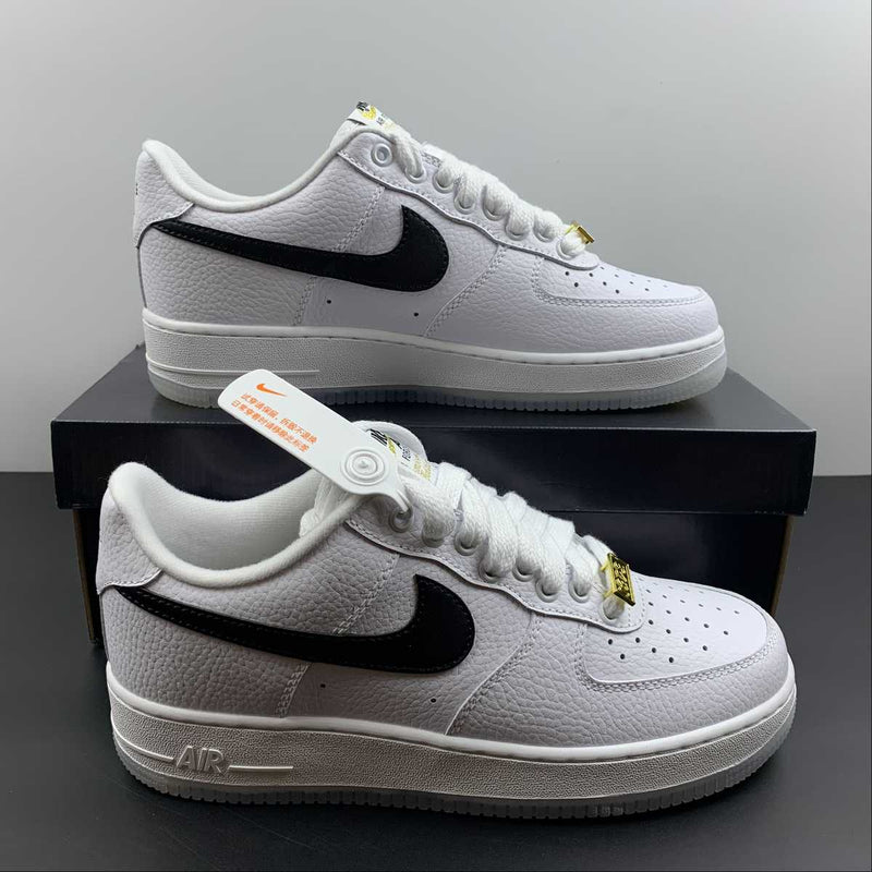 Nike Air Force 1 - '07 - LOW - White / Black / Gold