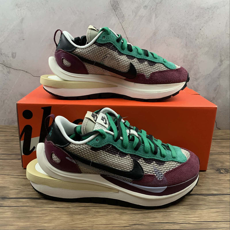 Nike Sacai - Vaporwaffle - Gray / Wine Red - Green