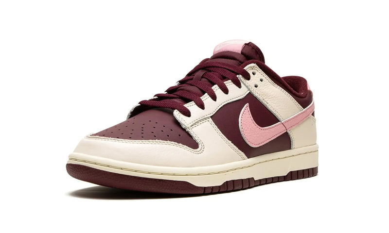 Tênis Nike Dunk Low Feminino "Valentine's Day" Bordô