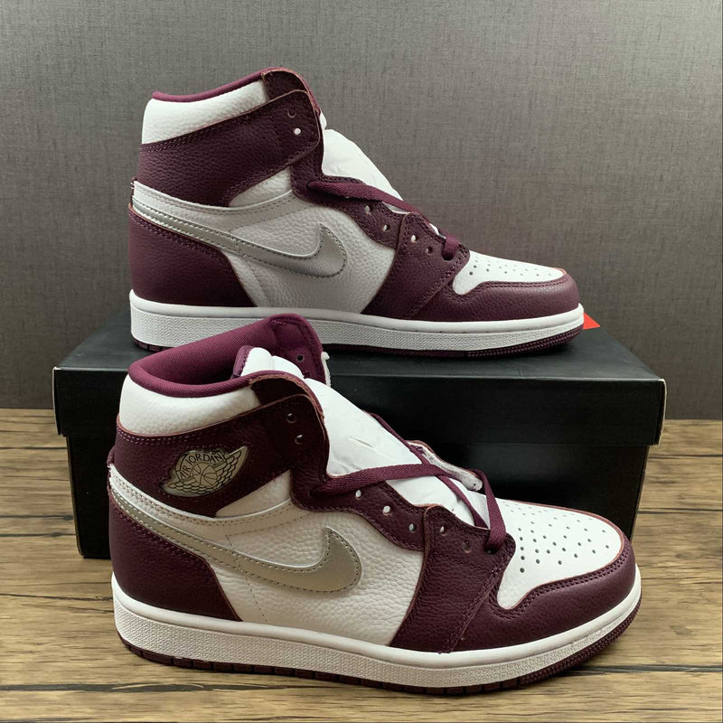 Nike Air Jordan 1 - Retro High OG - Bordeaux / White - Black