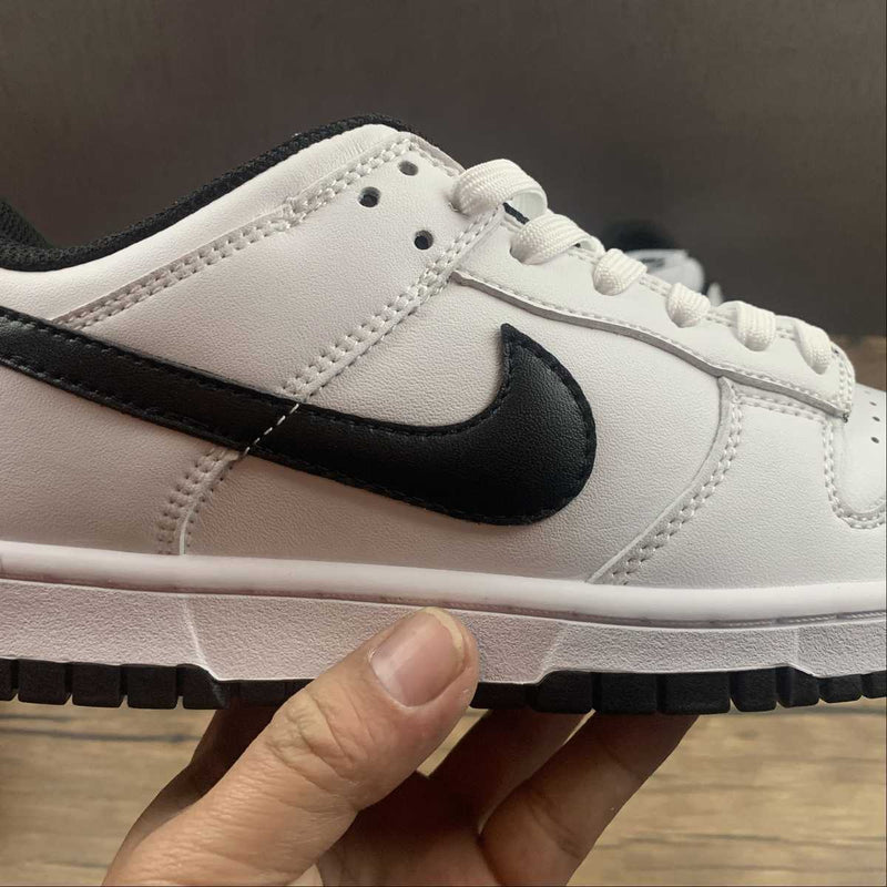 Nike Dunk Low - White / Black