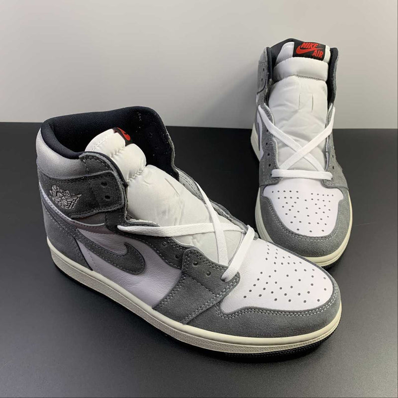 Nike Air Jordan 1 - Retro High OG - Black / Fire Red - Light Smoke Grey