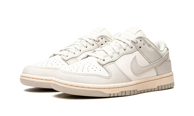 Tênis Nike Dunk Low Feminino "Light Bone" Cinza