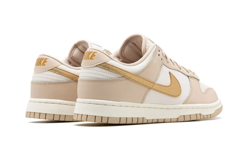 Tênis Nike Dunk Low Feminino "Metallic Gold" Dourado