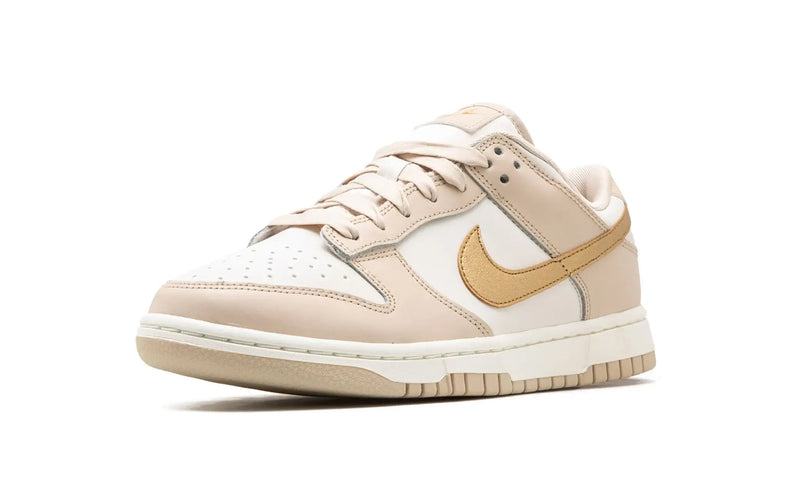 Tênis Nike Dunk Low Feminino "Metallic Gold" Dourado