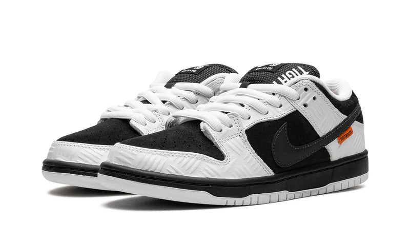 Tênis Nike Dunk Low SB "TIGHTBOOTH" Preto / Branco