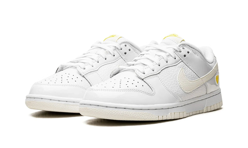 Tênis Nike Dunk Low Feminino "Yellow Heart" Branco