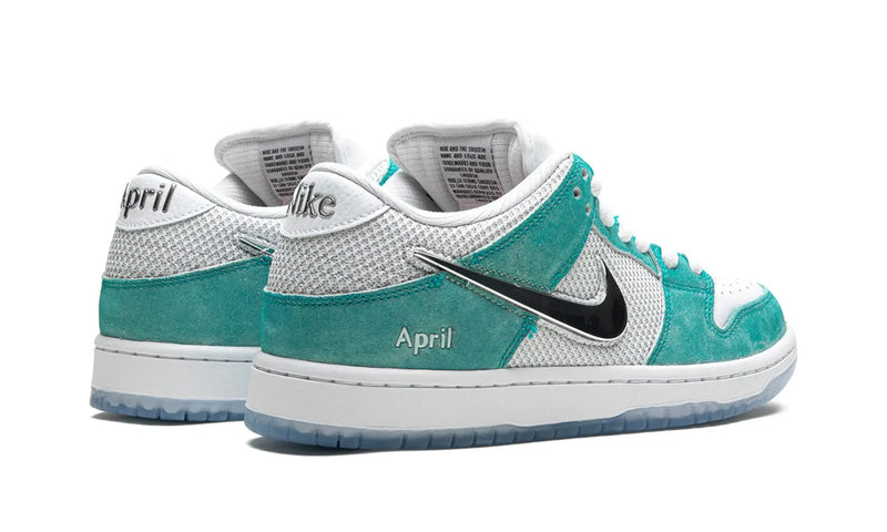 Tênis Nike Dunk Low SB x April Skateboards