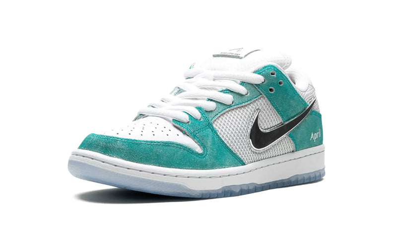 Tênis Nike Dunk Low SB x April Skateboards